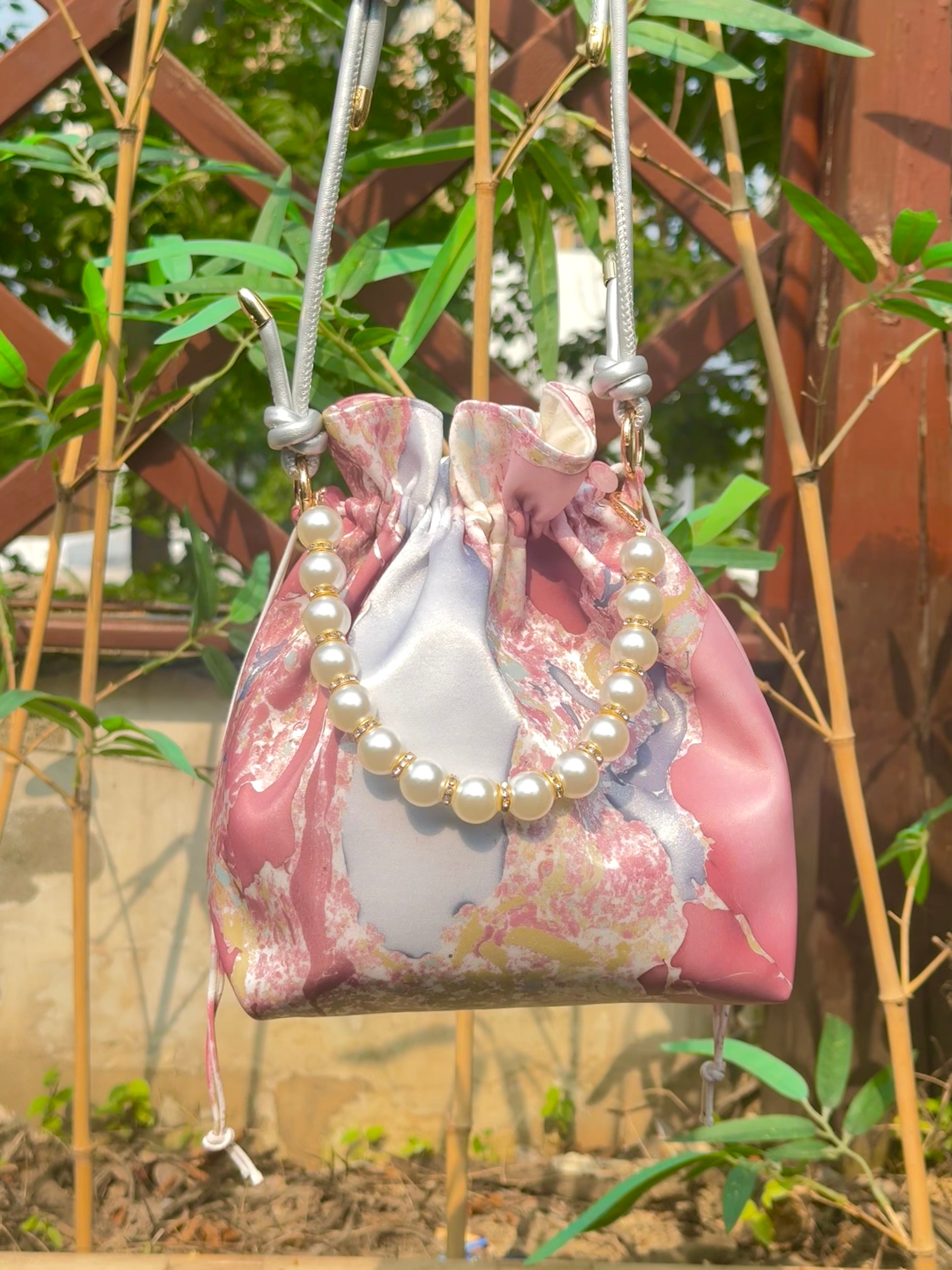 Lizhi Floating Lacquer Lucky Pouch