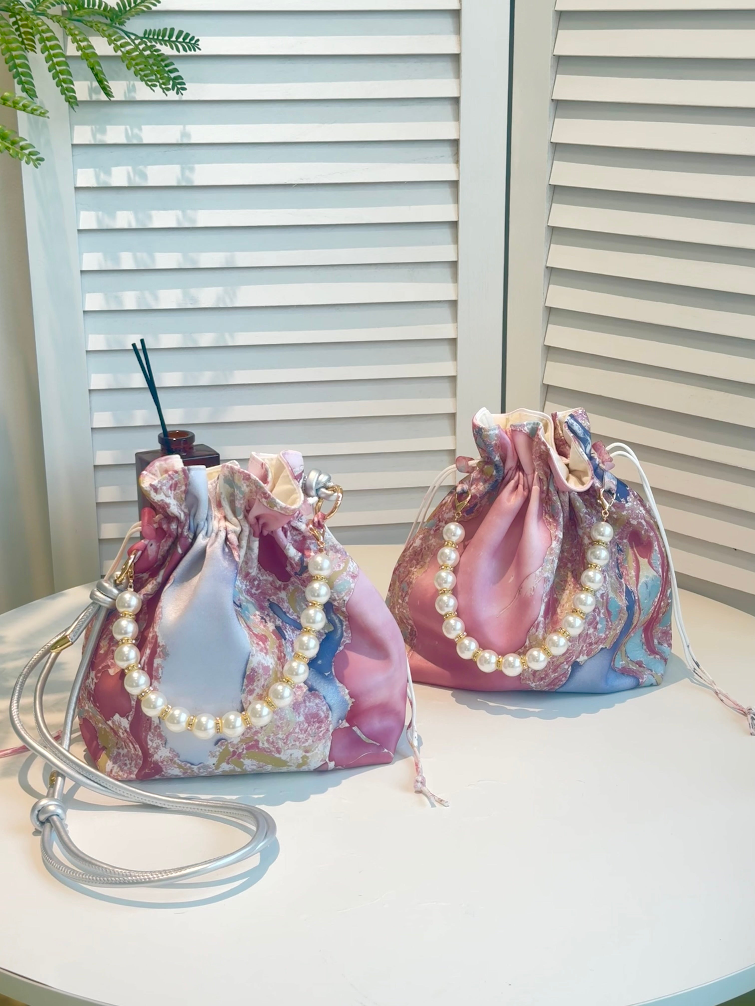 Lizhi Floating Lacquer Lucky Pouch