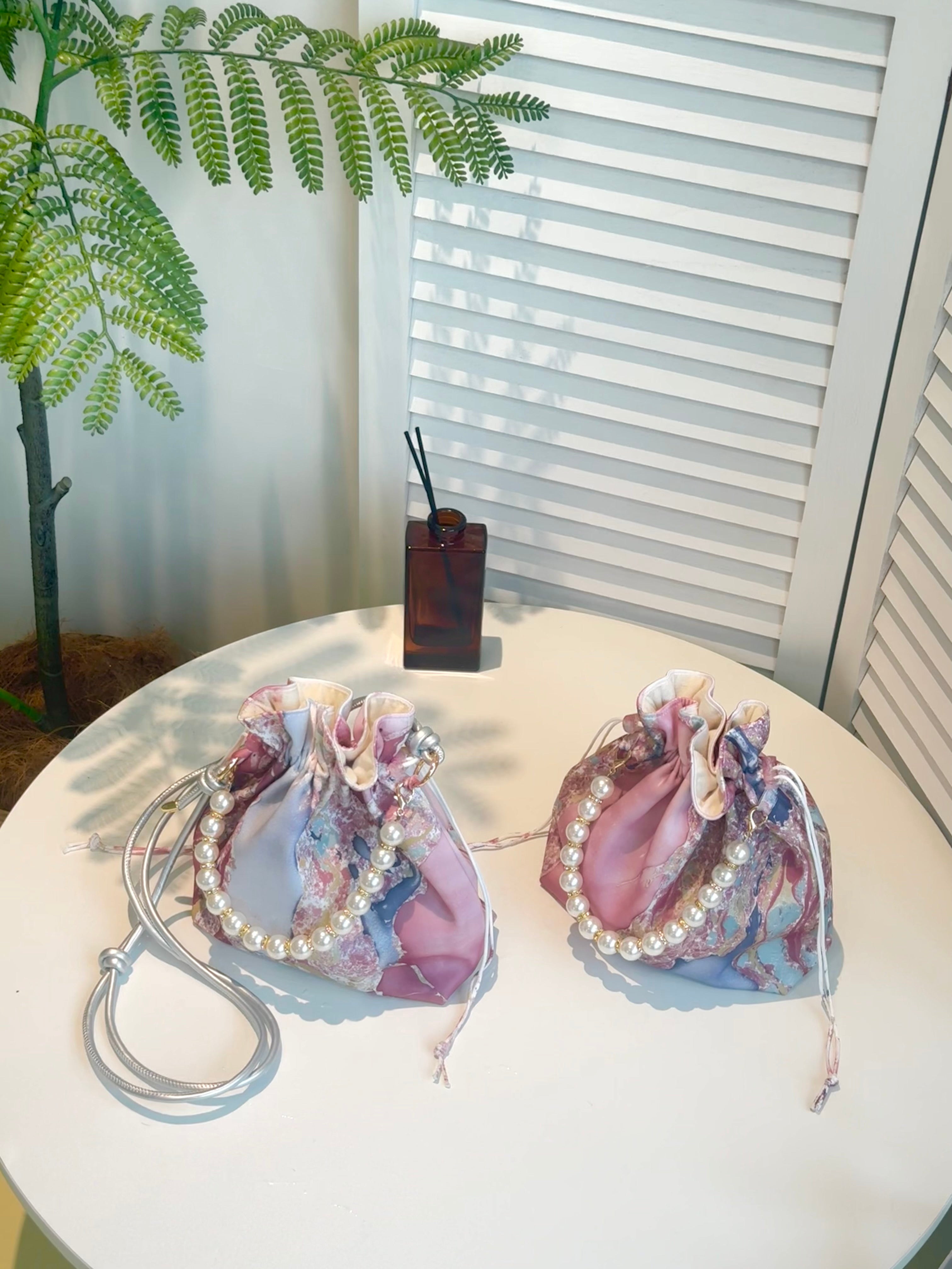Lizhi Floating Lacquer Lucky Pouch
